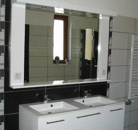 Marton Apartman דירה *