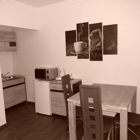 Marton Apartman דירה *
